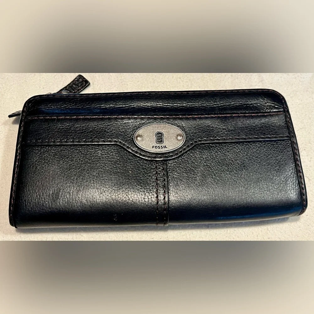 Fossil Black Leather Keyhole Accent Wallet